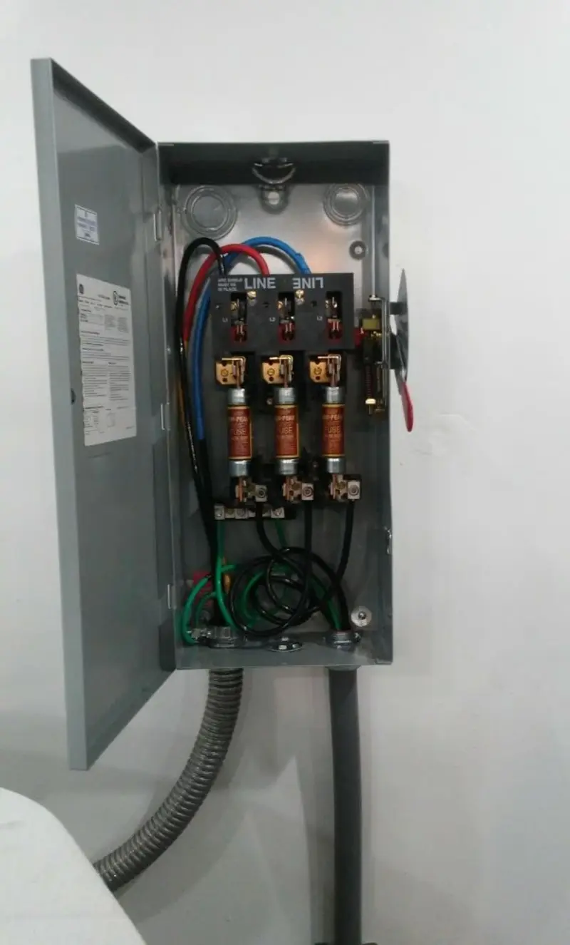 Three-phase disconnect switch installed for Smoke Detector Installation in Smiths Station